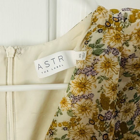 ASTR Floral Dress - Picture 3 of 3